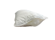 Ein Schlafmond Kopf-kissen Pronight 95 mit geöffnetem Reissverschluss und sichtbarer Füllung aus 100% Polyester Faserbällchen Allergiker-geeignet ist kochbar bis 95 Grad verfügbar in der Größe 40x80
